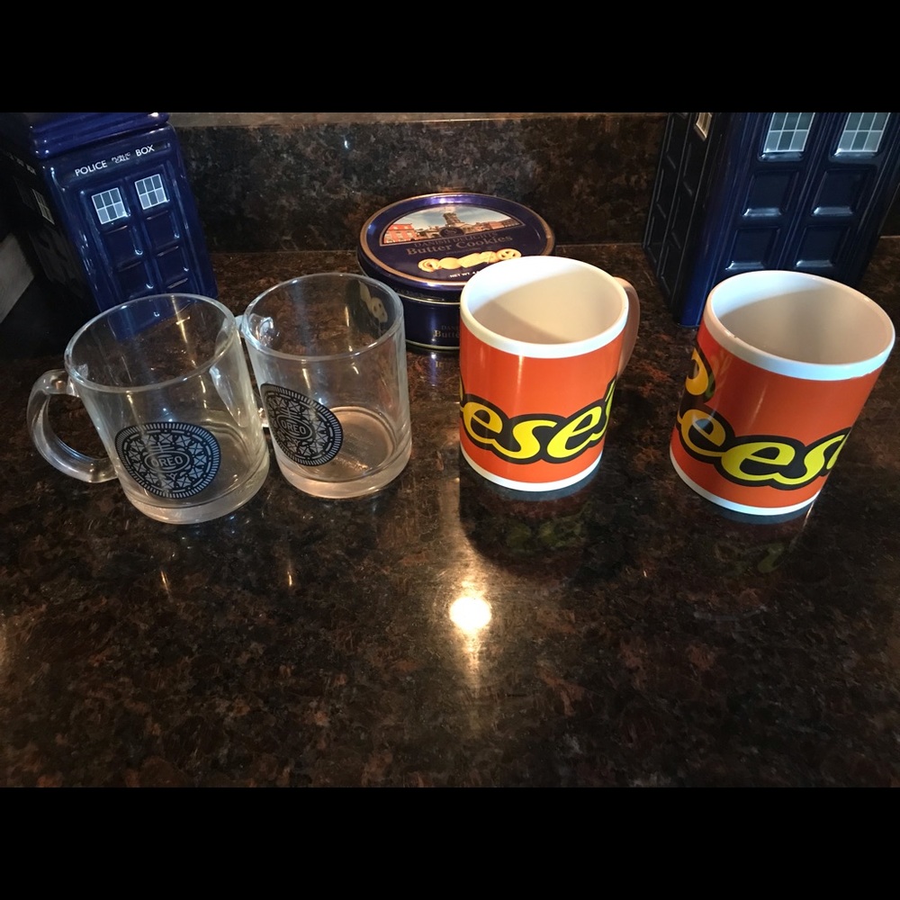 2 sets of mugs